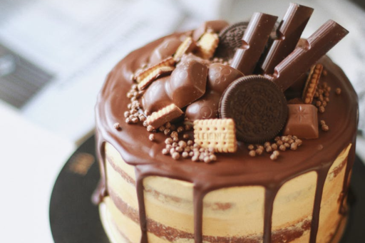 Here Are Some Chocolates Cake Decorating Ideas for You to Try